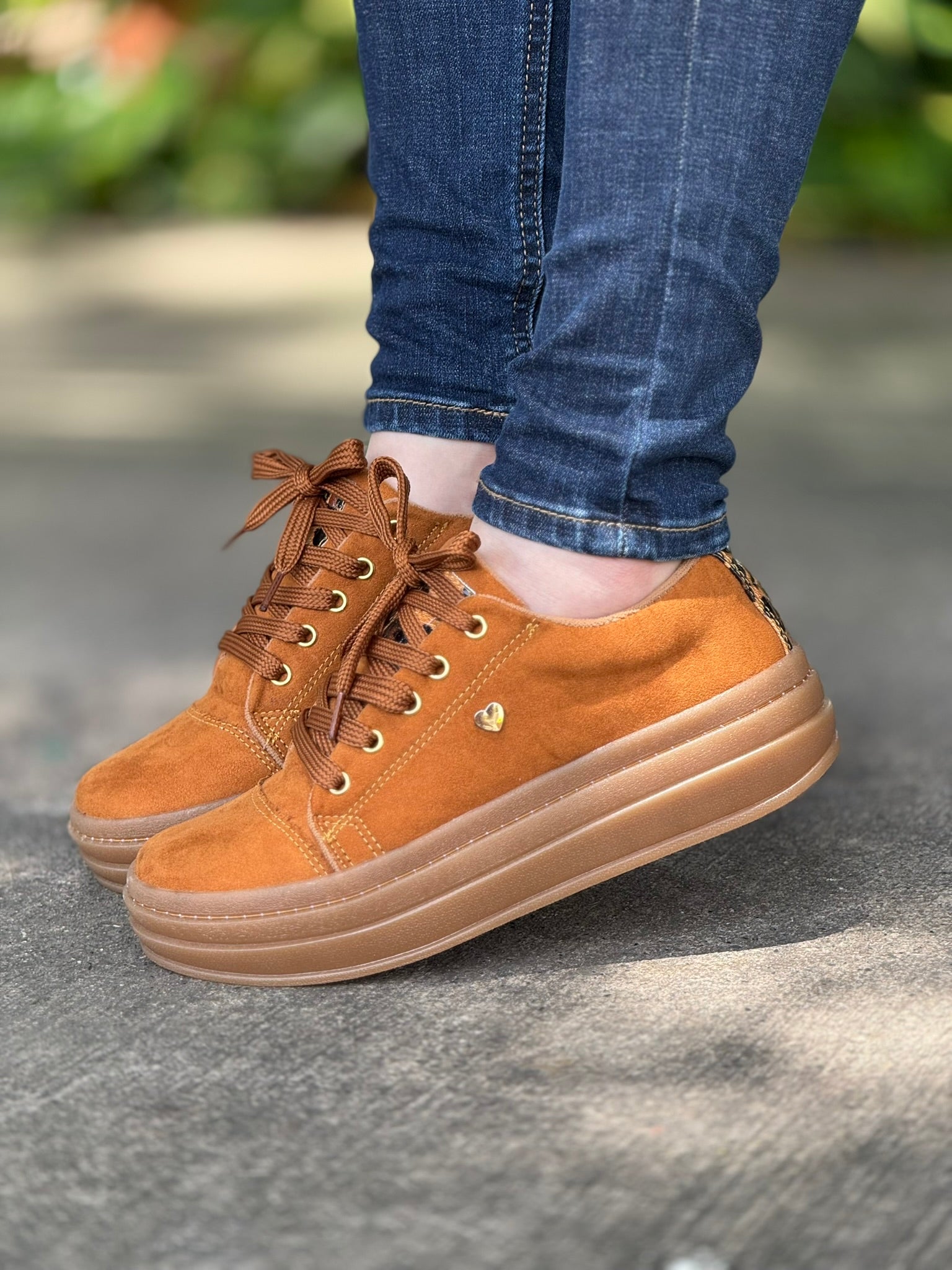 gid://shopify/MediaImage/24692323221598